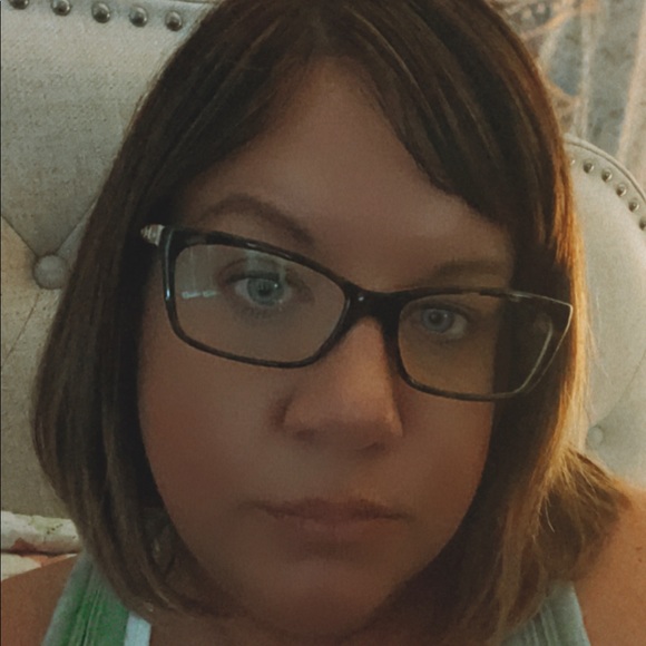 Meet your Posher, Jenn - Picture 2 of 2